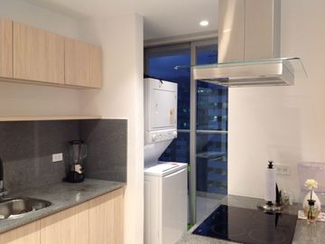 Venta Suite 63m2 con amplio balcón sector Naciones Unidas