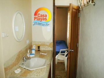 Casa al pie del mar con piscina VENDO en PLAYAS VILLAMIL, via a Data Posorja.
