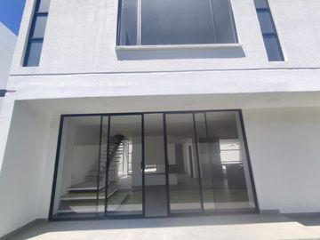 CASAS ESTRENAR 5 MINUTOS DE QUITO SECTOR CUMBAYA ALTURA RANCHO SAN FRANCISCO