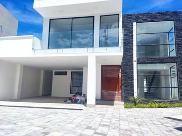 CASAS ESTRENAR 5 MINUTOS DE QUITO SECTOR CUMBAYA ALTURA RANCHO SAN FRANCISCO