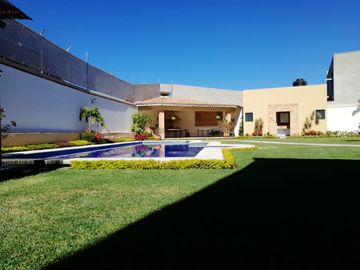 Casa en Venta con 4 Recamaras alberca a 15 minutos de Cuernavaca en Jiutepec Morelos