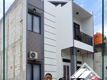 RUMAH SYARIAH DIJUAL DI PERUMAHAN CIKUNIR BEKASI 2 LANTAI ROYAL GALAXY