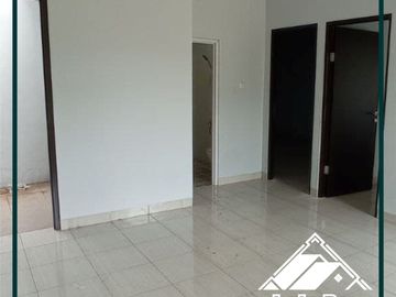RUMAH SYARIAH DIJUAL DI PERUMAHAN CIKUNIR BEKASI 2 LANTAI ROYAL GALAXY