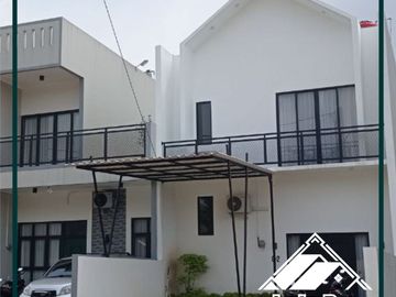 RUMAH SYARIAH DIJUAL DI PERUMAHAN CIKUNIR BEKASI 2 LANTAI ROYAL GALAXY