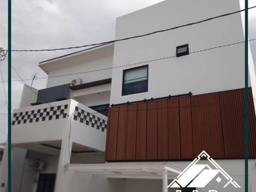 RUMAH SYARIAH DIJUAL DI PERUMAHAN CIKUNIR BEKASI 2 LANTAI ROYAL GALAXY