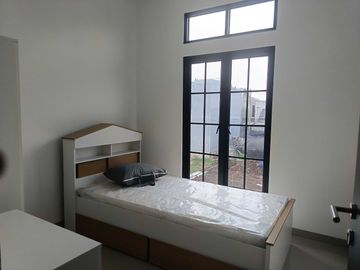RUMAH SYARIAH DIJUAL DI PERUMAHAN CIKUNIR BEKASI 2 LANTAI ROYAL GALAXY