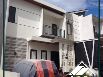RUMAH SYARIAH DIJUAL DI PERUMAHAN CIKUNIR BEKASI 2 LANTAI ROYAL GALAXY