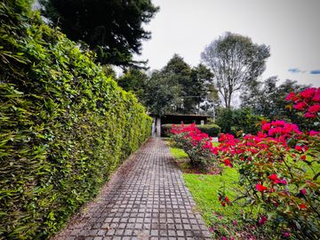 CASA EN VENTA EN LA ZONA CENTRO DE AVANDARO EN VALLE DE BRAVO