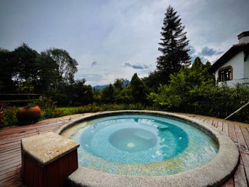 CASA EN VENTA EN LA ZONA CENTRO DE AVANDARO EN VALLE DE BRAVO