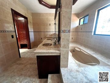 CASA EN VENTA, PRIMERA SECCIÓN DE BALCONES DEL CAMPESTRE, LEÓN, GTO; SUPER PRECIO DE OPORTUNIDAD.