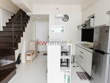 Rush Sale! 1 BR Loft in Twin Oaks Place