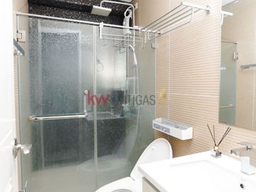 Rush Sale! 1 BR Loft in Twin Oaks Place