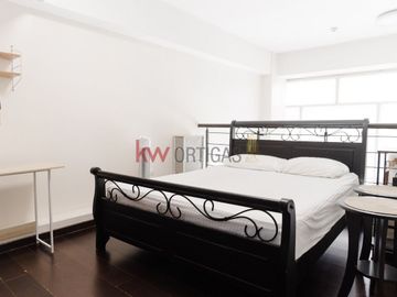 Rush Sale! 1 BR Loft in Twin Oaks Place