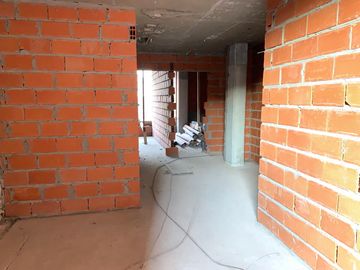 4 Ambientes con 170m² totales, 97 m² cubiertos mas balcón y terraza propia de 67m². Frente Cochera Bonificada! Corazón de Villa Urquiza