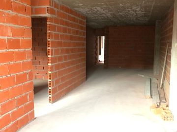 4 Ambientes con 170m² totales, 97 m² cubiertos mas balcón y terraza propia de 67m². Frente Cochera Bonificada! Corazón de Villa Urquiza