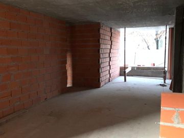 4 Ambientes con 170m² totales, 97 m² cubiertos mas balcón y terraza propia de 67m². Frente Cochera Bonificada! Corazón de Villa Urquiza