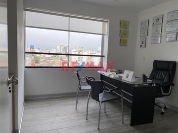 Oficina En Venta En El Corazon De Miraflores