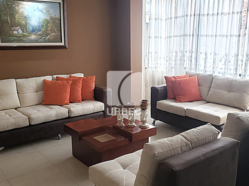 VENTA-ACOGEDOR DEPARTAMENTO EN VENTA EN SECTOR LORETO ZONA DE ALTA PLUSVALIA EN LATACUNGA /23URB013
