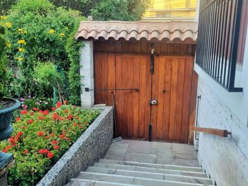 HERMOSA CASA EN VENTA EN LA CALLE MANUEL UGARTECHE - SELVA ALEGRE