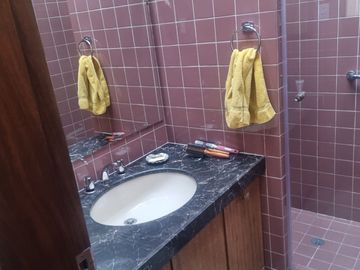 HERMOSA CASA EN VENTA EN LA CALLE MANUEL UGARTECHE - SELVA ALEGRE