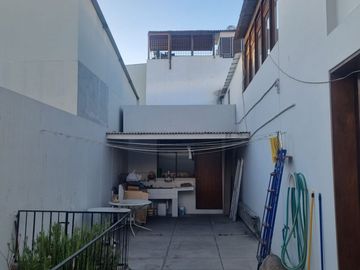 HERMOSA CASA EN VENTA EN LA CALLE MANUEL UGARTECHE - SELVA ALEGRE