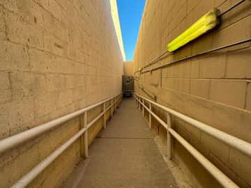 Propiedad en venta para escuela u oficinas en Colonia Las Flores cerca del Periferico Norte Hermosillo Sonora