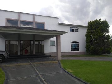 RESIDENCIA EN VENTA EN CACALOMACAN