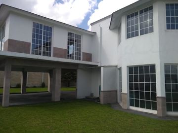 RESIDENCIA EN VENTA EN CACALOMACAN