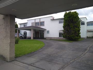 RESIDENCIA EN VENTA EN CACALOMACAN