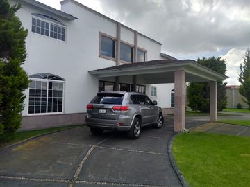 RESIDENCIA EN VENTA EN CACALOMACAN