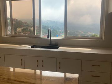Luxury House for Sale with Overlooking Mountain View in Baguio City