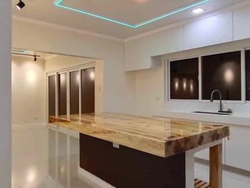 Luxury House for Sale with Overlooking Mountain View in Baguio City