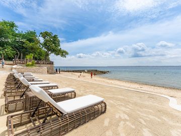 New Modern Condo: One Manchester Place Mactan Newtown with Stunning Ocean View