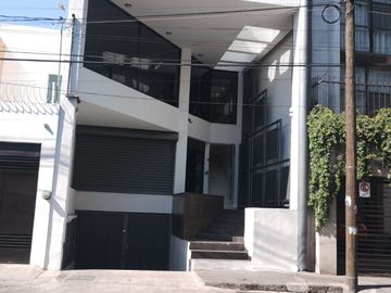 VENTA DE EDIFICIO SEMI NUEVO EN AV. SOLIDARIDAD POR SORIANA RIO, VARIAS OFICINAS, O LOFTS, ESTACIONAMIENTO