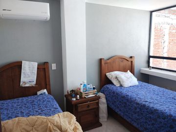 VENTA DE EDIFICIO SEMI NUEVO EN AV. SOLIDARIDAD POR SORIANA RIO, VARIAS OFICINAS, O LOFTS, ESTACIONAMIENTO