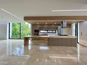 CASA CAMPESTRE EN ENVIGADO-LOMA DEL ESMERALDAL