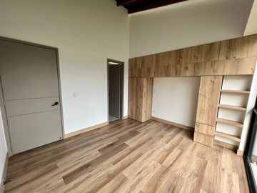 CASA CAMPESTRE EN ENVIGADO-LOMA DEL ESMERALDAL
