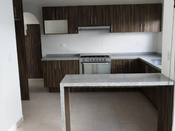 VENTA DE MUY AMPLIA Y HERMOSA CASA EN JARDINES DE SAN MANUEL, PUEBLA, PUE.