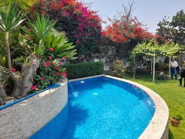 SE VENDE HERMOSA CASA DE CAMPO EN PACHACAMAC de 1,525M2 de A.T.