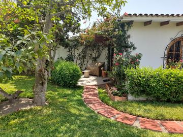 SE VENDE HERMOSA CASA DE CAMPO EN PACHACAMAC de 1,525M2 de A.T.