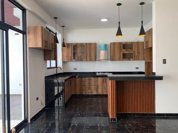 VENTA DE CASA DE DOS PISOS EN ESTRENO  EN BOULEVARD PARK PLAZA - PIURA