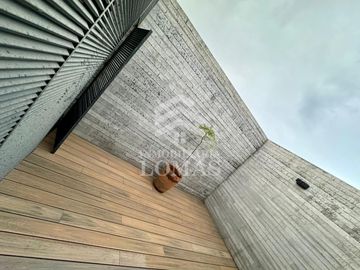 Moderna casa en Cedros Tres Marìas (junto a Varmond School)