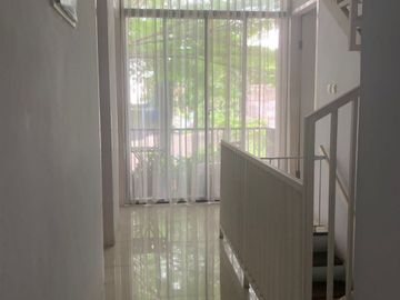 DIJUAL RUMAH PERUMAHAN (Semi Furnished) OZONE RESIDENCE BINTARO JAKARTA SELATAN.