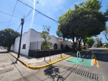 Casa de una planta para Remodelar en Av Hidalgo, Colonia San Bernardino.
