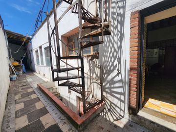 Casa de una planta para Remodelar en Av Hidalgo, Colonia San Bernardino.