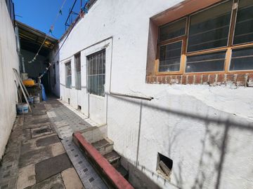 Casa de una planta para Remodelar en Av Hidalgo, Colonia San Bernardino.