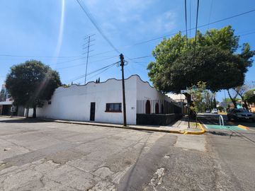 Casa de una planta para Remodelar en Av Hidalgo, Colonia San Bernardino.