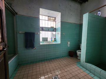 Casa de una planta para Remodelar en Av Hidalgo, Colonia San Bernardino.