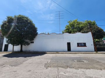 Casa de una planta para Remodelar en Av Hidalgo, Colonia San Bernardino.