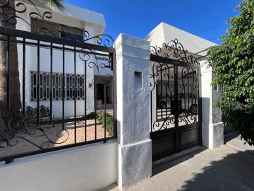 Casa en venta de uso de suelo mixto en Colonia Modelo